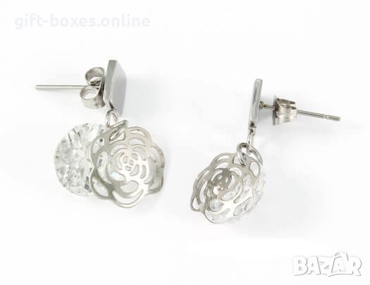 Нежни обеци от стомана с кристали