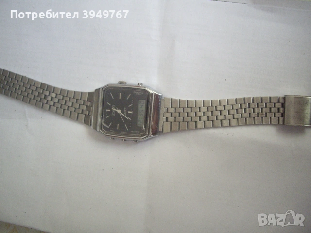 Стар кварцов ръчен часовник.