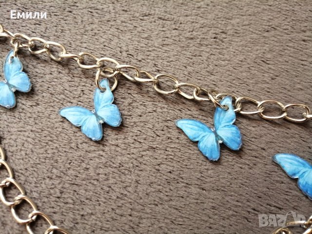 Кожена малка дамска чанта с верижка синджир с висулки пеперуди в син и сребрист цвят , снимка 13 - Чанти - 41772054