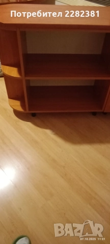 Продавам кухненски шкаф с витрина , снимка 3 - Шкафове - 51972571