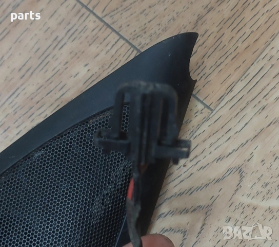 Вътрешна Капачка Дясно Огледало и Говорител VW Голф 4 - 1J0837994A - 1J0035411E, снимка 4 - Части - 52868919