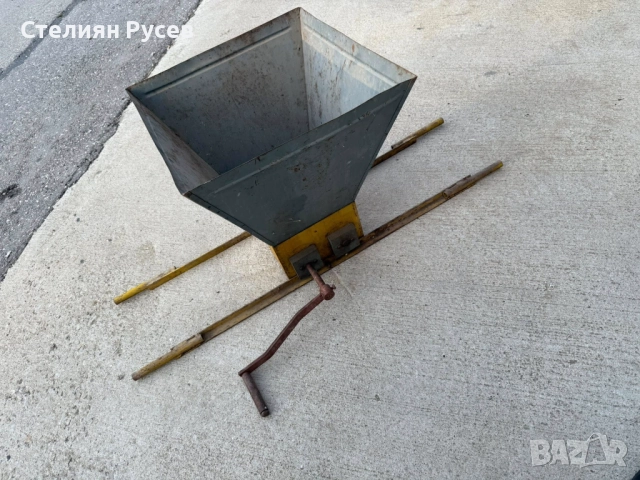 1609 гроздомелачка  цена 70 лв или  35,79евро 50/50 см отвор, много голяма и масивна, не се огъва , 