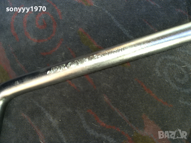 ключ за гуми 17мм як нов 0604221102, снимка 8 - Аксесоари и консумативи - 36362231