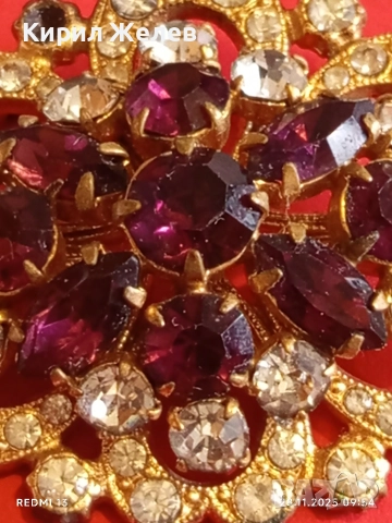 Кристална брошка с червени и бели кристали АМЕТИСТ Чешки кристал 46255, снимка 2 - Други - 52570000