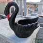 Саксия кашпа във формата на лебед бетонна в черен цвят, снимка 2