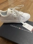 Tommy Hilfiger дамски кецове нови, снимка 1