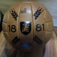 Футболна топка с автограф на Стоичков, снимка 4 - Фен артикули - 29008849