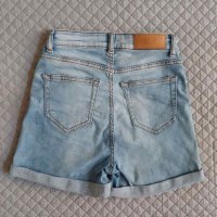 Дамски дънкови панталонки с висока талия, размер 32, снимка 2 - Къси панталони и бермуди - 42140592
