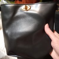 Малка дамска чанта в черно , снимка 1 - Чанти - 42722059