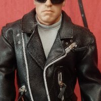 Топ фигура на Arnold Terminator t800, 27 см нова, снимка 3 - Колекции - 42219379