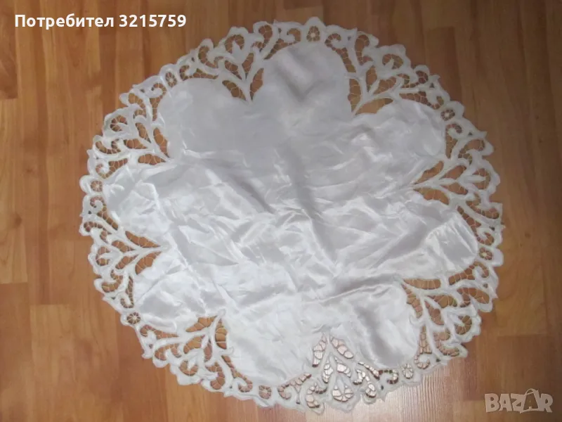 Покривка , каре -сатен ,рязана бродерия ,60х54см., снимка 1