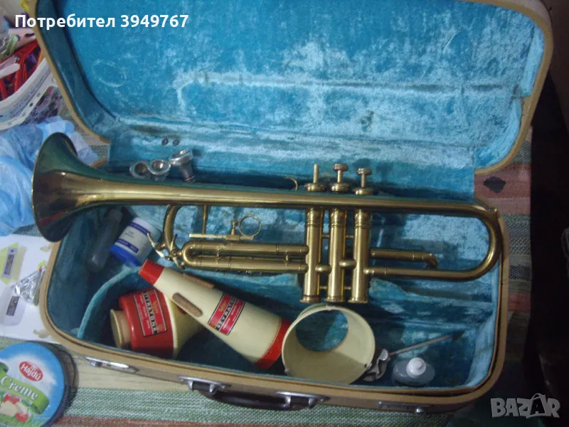 Много стар тромпет със скъпи стари аксесоари към него., снимка 1
