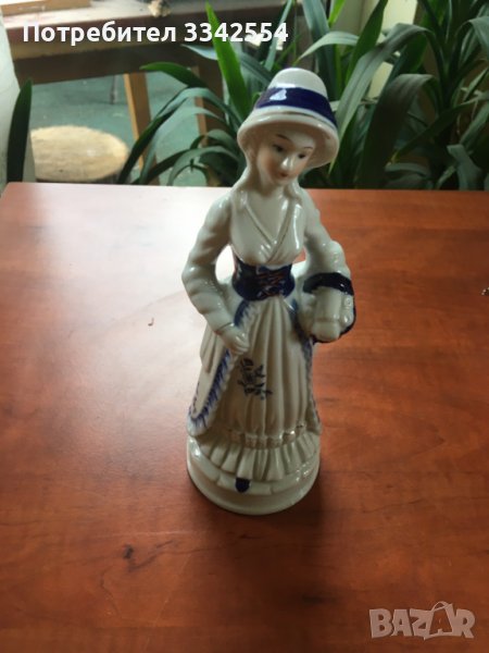 ПОРЦЕЛАН ФИГУРА СТАТУЕТКА БЕЗ ЗАБЕЛЕЖКА, снимка 1