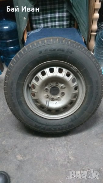Продавам зимни гуми Тигър с джантите размер 165/80/13 почти нови., снимка 1