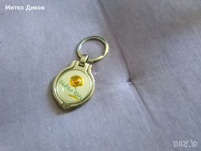 Ключодържател медальон България тарикатски нов с вътрешна преграда за фотос семеен и огледалце, снимка 1