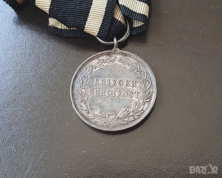 KRIEGER VERDIENST Медал за храброст Прусия , 1873 година версия + 1 pound 1985, снимка 1