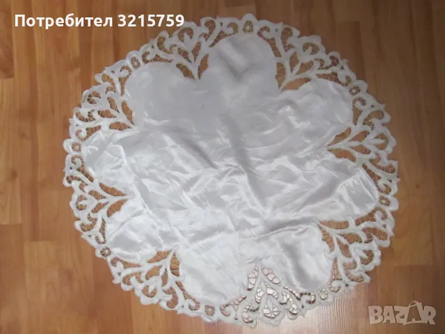 Покривка , каре -сатен ,рязана бродерия ,60х54см.