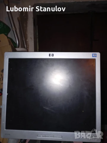 Мониторът HP L1706