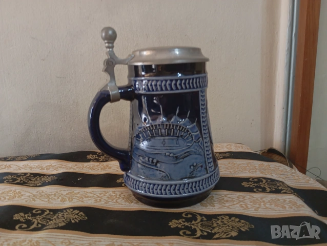 порцеланова чаша с метален капак