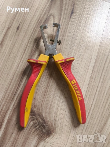 Клещи за електро техници за работа до 1000V , снимка 8 - Клещи - 50537049