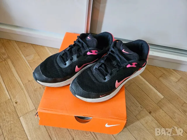Оригинални маратонки Nike 36 номер. В много добро състояние. С кутия. 25 евро, снимка 5 - Маратонки - 56055072