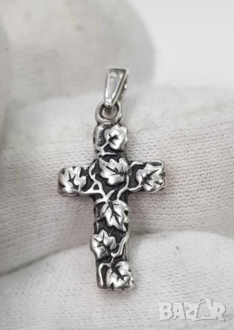 Старинен  сребърен кръст с флорални мотиви лозови листа  с подарък вързанка за врата