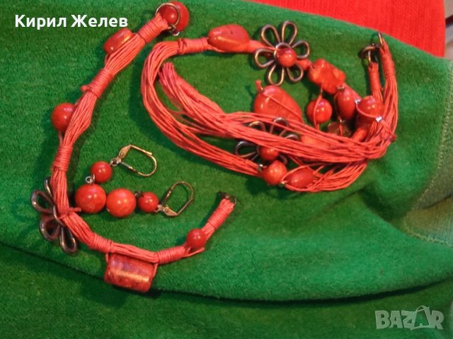 ЧЕРВЕН КОРАЛ АРТ КОМПЛЕКТ КОЛИЕ ОБЕЦИ и ГРИВНА с ПОСРЕБРЕНИ ФЛОРАЛНИ АЖУРНИ ЕЛЕМЕНТИ 34702