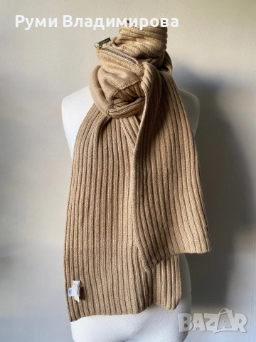 Бежов шал Michael Kors от 30 % вълна и 70 % акрил