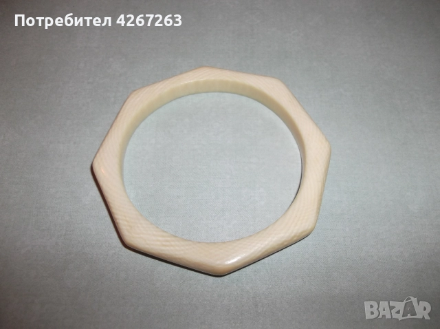 Старинна дамска гривна от слонова кост, от преди забраната. 