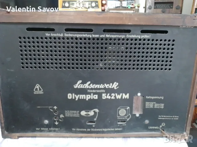 Продавам ретро радиоапарат OLYMPIA 524 WM, снимка 2 - Антикварни и старинни предмети - 55744615