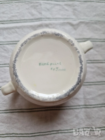 Винтидж чаша с две дръжки – K. F. Jones, ръчна изработка , снимка 3 - Декорация за дома - 52292698