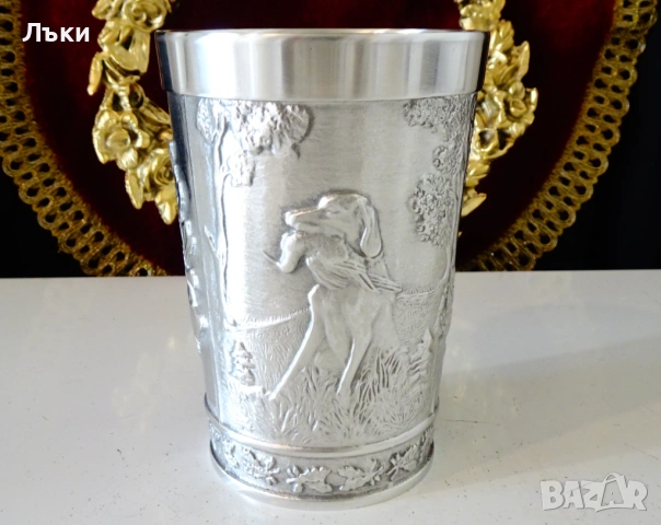 Калаена халба с ловни сцени Куче,Дивеч,Елен,Пушки. 