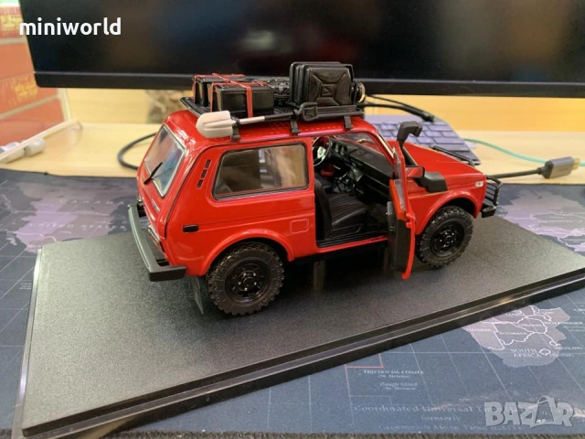 ВАЗ 2121 Лада Нива 4х4 1980 Dakar - мащаб 1:18 на Solido моделът е нов в кутия, снимка 4 - Колекции - 53777077