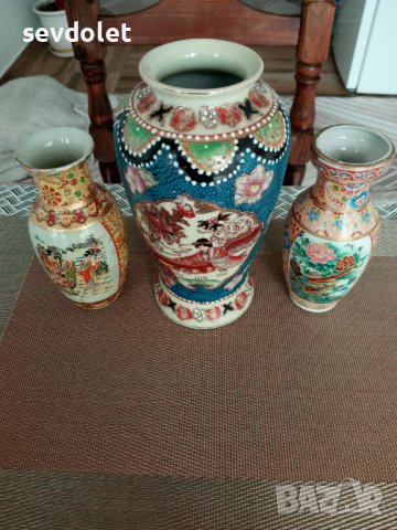 Продавам 3 броя красиви и стари вази.Китай.Обявената цена е за всичките.Голямата е маркирана.