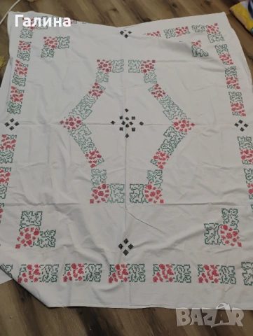 Бродирани калъфки и покривка от соца