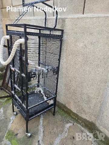 Клетка волиера за папагали.