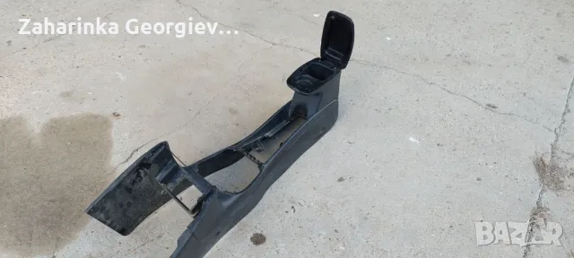 Продавам панел за между седалките за Opel Vectra b 2000 г. 2.0 DTI (101 коня)