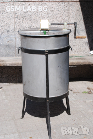 Центрофуга за вадена на мед, снимка 5 - Други машини и части - 53784290