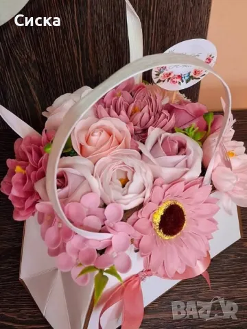 Кокетна дамска чанта със сапунени цветя от пластичен сапун, снимка 4 - Подаръци за жени - 50099706