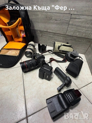 Фотоапарат Canon и два обектива Canon