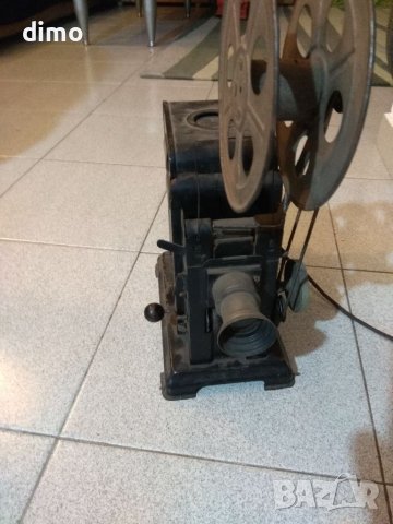 Прожекционен кино апарат, снимка 3 - Антикварни и старинни предмети - 39366010