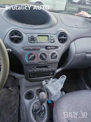 Продава се тойота ярис 1.0i 68к.с цяла или на части!, снимка 2 - Автомобили и джипове - 52124896