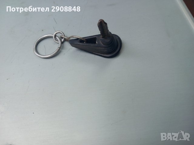 Фар,ключ,капачка,капак за двигател  и гумени страници за резервоар от Иж, снимка 3 - Мотоциклети и мототехника - 41044361