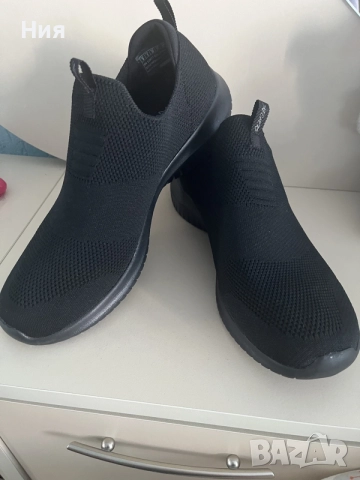 Черни дамски обувки Skechers – Wide Fit