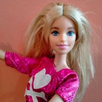 Колекционерска кукла Barbie Fashionistas Барби GRB59 , снимка 8 - Колекции - 40620427