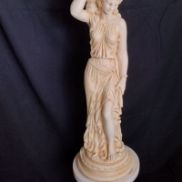 134. Статуя Флора с плочка, снимка 1 - Градински мебели, декорация  - 36325236