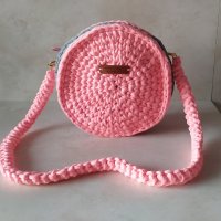 Ръчно плетена дамска чанта, снимка 1 - Чанти - 41658192