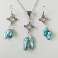 Бохо комплект бижута с естествени тюркоазено-сини речни перли и орнаменти в цвят Сребро , снимка 1 - Бижутерийни комплекти - 36399992