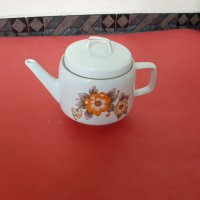 Красив Български Чайник/Кана от Порцелан от 1970-те , снимка 1 - Други ценни предмети - 41432933