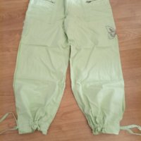 Зелен панталон с бродерия пеперуди, с цепка отстрани на бедрото, снимка 3 - Панталони - 38844623